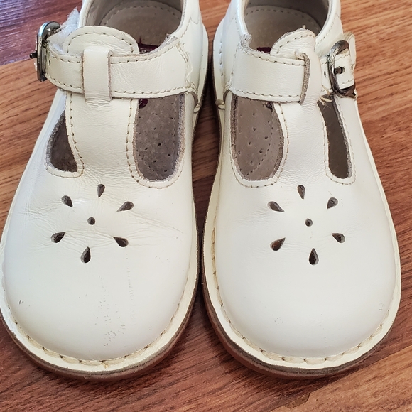 L'Amour Other - L'amour Size 9 White T-Strap Kids Dress Shoes with Floral Cutouts